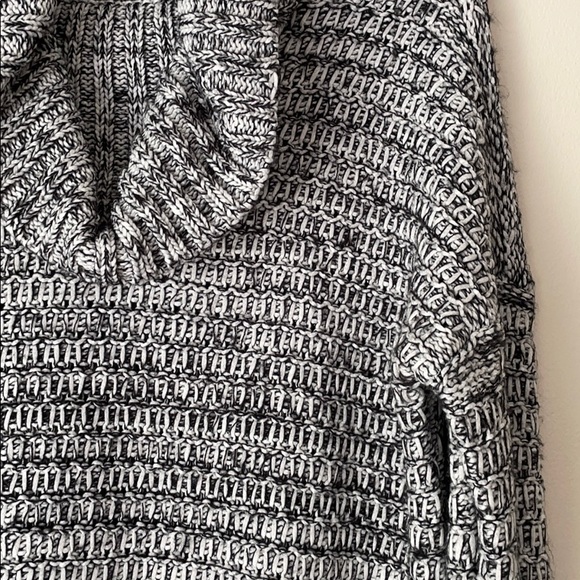 VOLCOM KNIT BLACK AND WHITE SWEATER - Picture 2 of 4